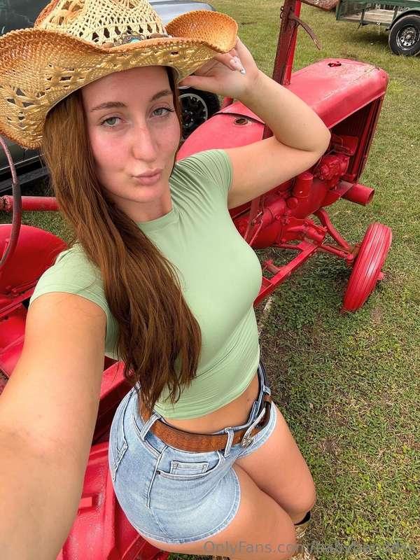 crop tops & crop fields… I fit right in 😉