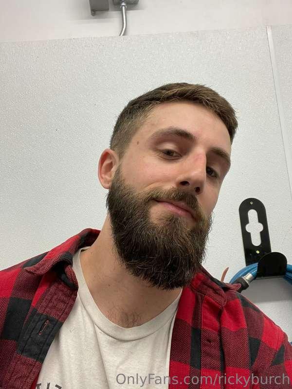 Fresh haircut and beard trim has me feeling 🔥🌶️