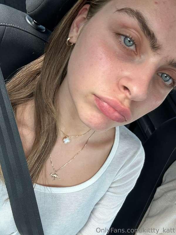 I feel like I need to chat with someone 😘