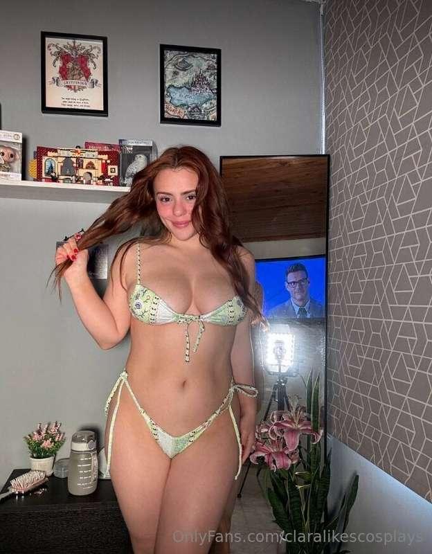 Would you like to go to the beach with a beauty like me? 😁🙈
