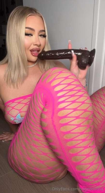 Monday blues? Not when you’ve got me dripping in fishnet, be..