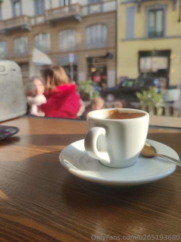 Who offers me coffee? In exchange he will have a photo of me