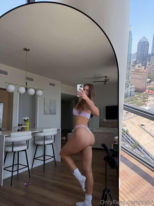 Bet you can't look away. I dare you. 👀