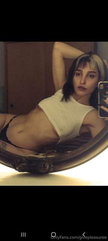 Hello b, I am @babyspice0 🚀❤️‍🔥 What's your vibe? ✨🫧 -sextin..