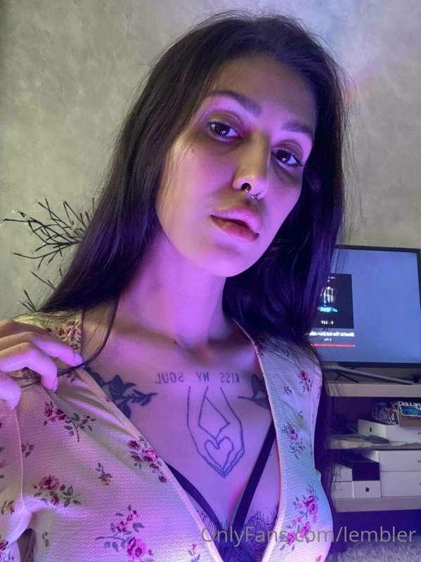I want you to kiss me gently on the neck💋👄