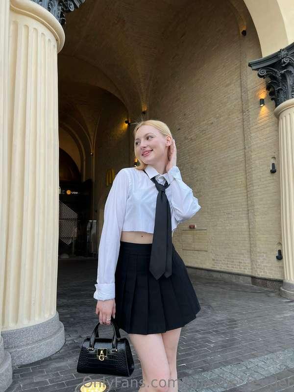 Catching the vibe of a model student... but I didn't come he..