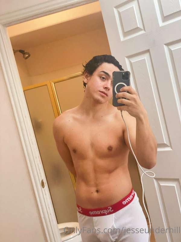 Swipe left to see my 🍆😏