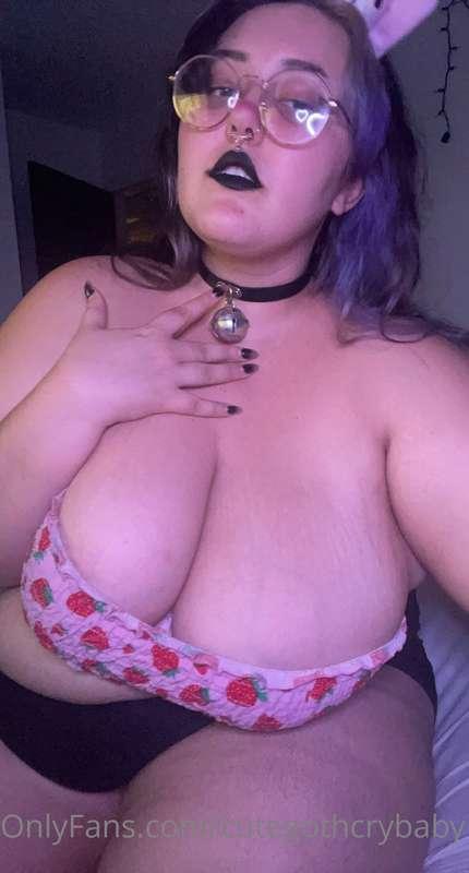 Any requests for sub content 😈🖤