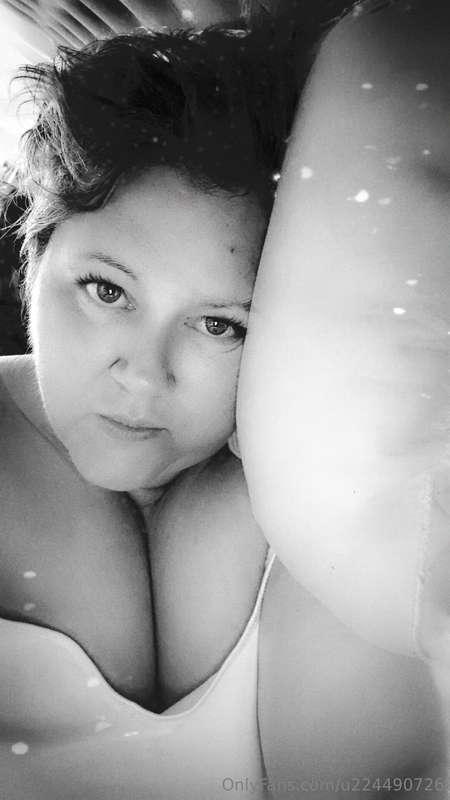 Just out the shower 🚿 and ready to chill. Wanna lay next to ..