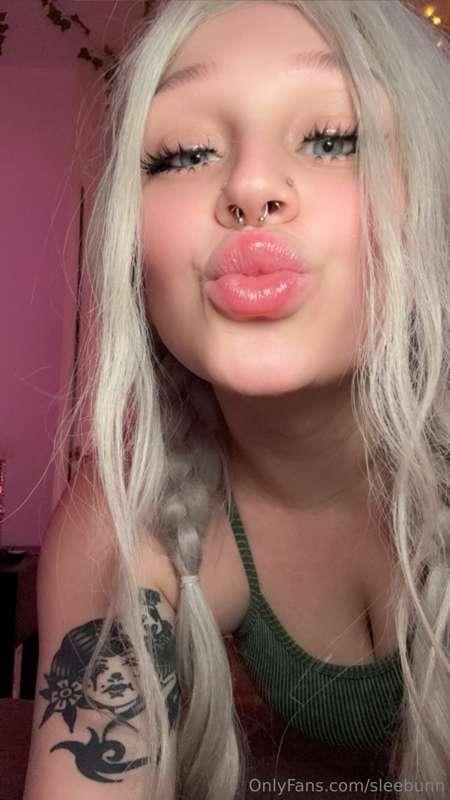 Can I give you a little kiss? 🩷