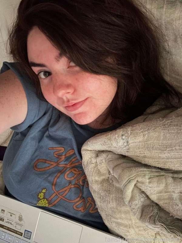 hi guys :3 sorry no post yesterday but i’m doing a bit better i think!

i went to the gym yesterday and ran the most/fastest i have since i started working on it which was cool!

today i am working a social media job for a tournament :] so that’s also cool!! good tidings coming my way i think.. and hopefully yours as well ^w^ 