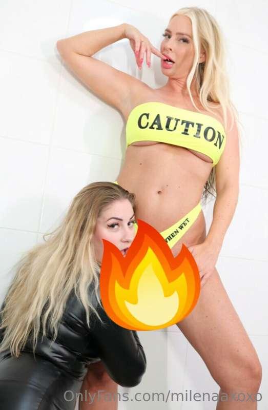 Can't Hold Your 🍆 and Wanna See the Whole 34-Pic Collection ..