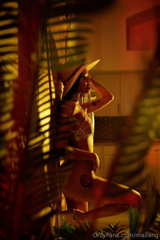 don't be shy, say hiiiii 💕
first comment without a reply get..