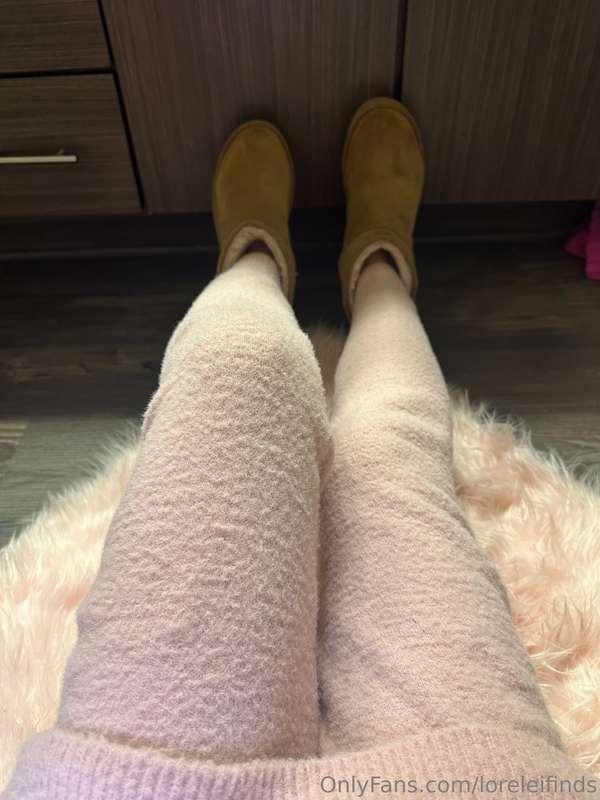 Morning pussy in my cozy pink pjs. They are some soft and wa..