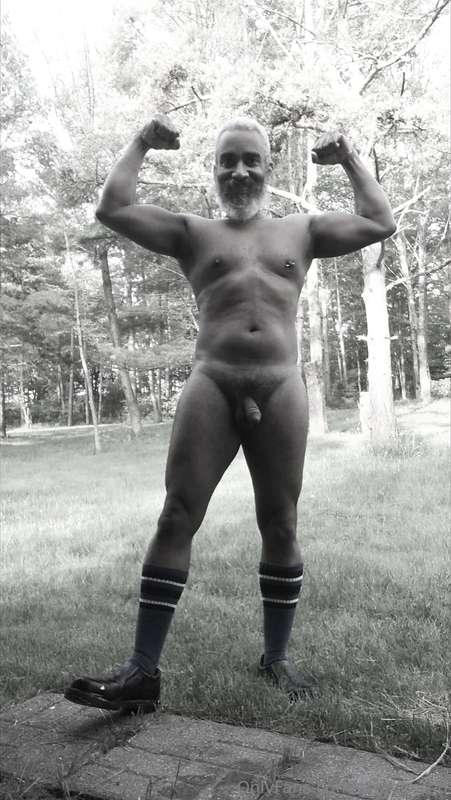 Monochrome Muscle Monday!  #beard #musculardaddy #gay #feet ..