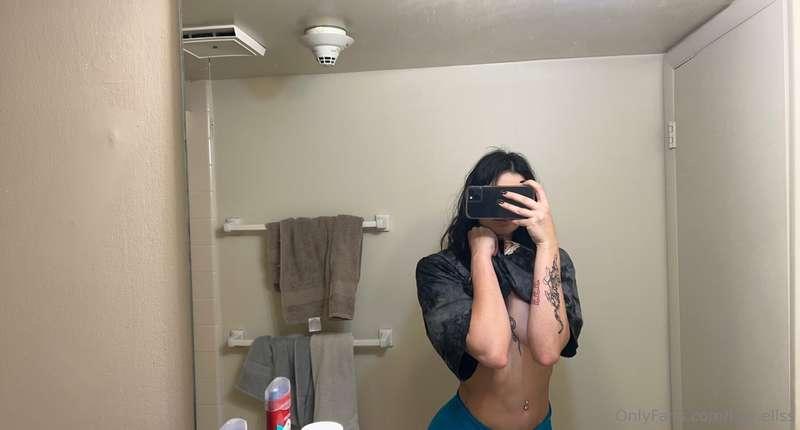 good morning loves, who wants to play a game and see what co..