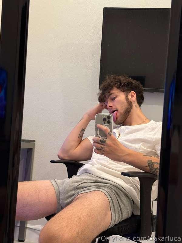 send me a “👅” if you’re ready to worship