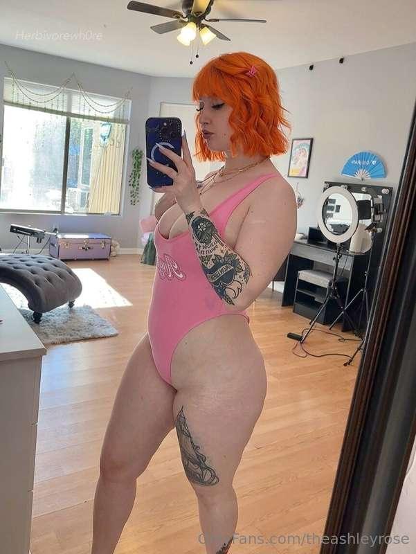 A naughty goddess who is thick in all the right places🤪