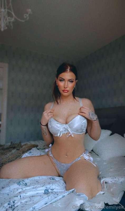 Follow my girl Nicole, her specialty is videocalls and anal😈..