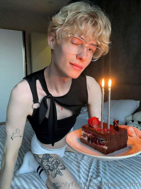 that's my birthday!🥳
❤️ for every like, tip or comment 
you'..
