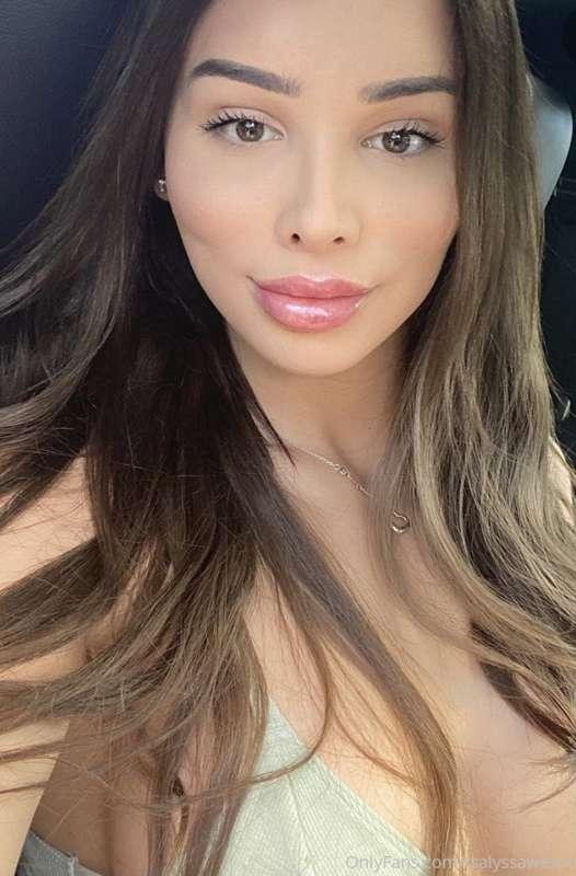 I want to give you a kiss👄👄 but not on the lips 😈😈