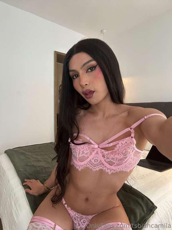 Let's get this bed messy tonight 👅🔥