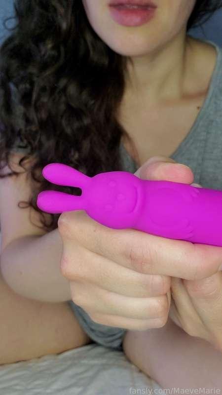 My first vibrator. Watch those bunny ears move and that pussy leak 😈 

#vibrator #masturbate #orgasm #cum #drip #wet #wetpanties #panties #sexton #milf #mommy #soaked #creamy #tits #pussy #hairy