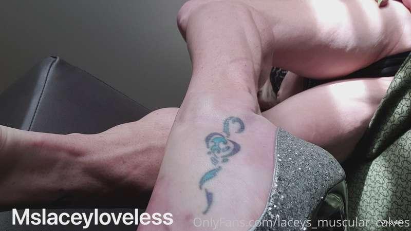 laceys_muscular_calves image #2