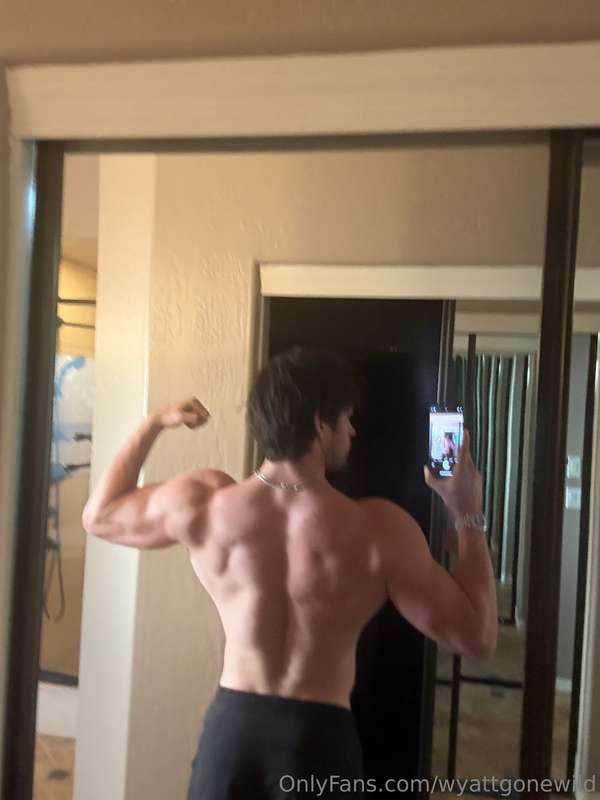 Built this body… and this ego💪
