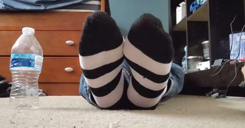 Casual striped socks wiggles~♡