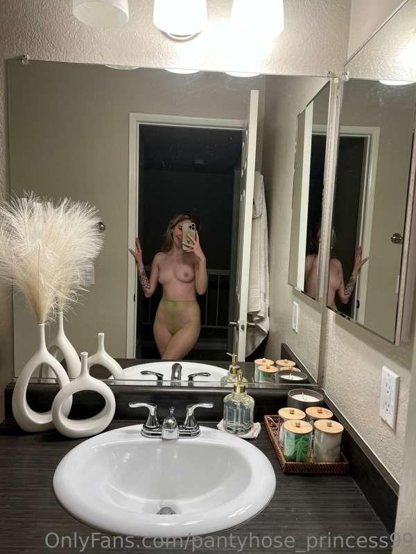 pantyhose_princess99 image #0