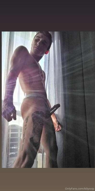 Anyone want to eat a luminous cock ?? 🍆🍆🌽🌽🍌🍌🤪🌶️ Alguien quie..