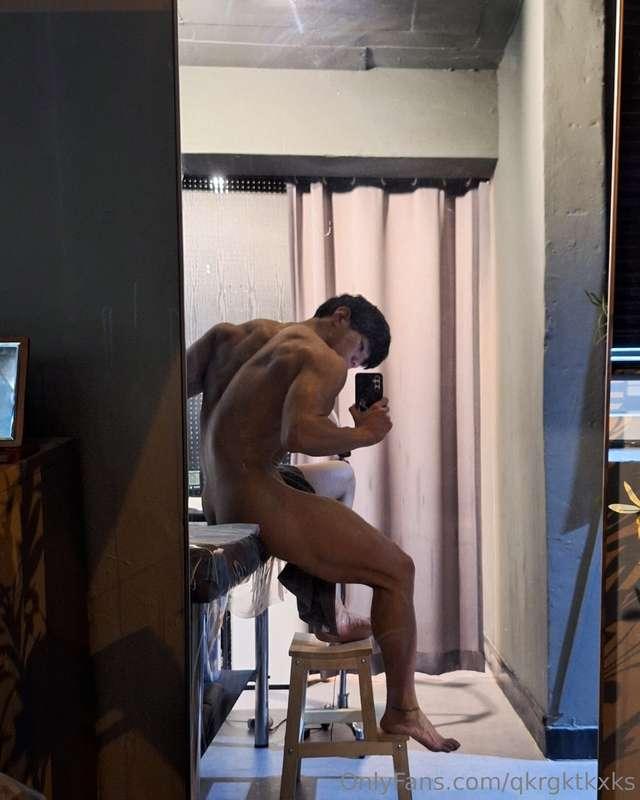 구독자 여러분 벌써 금요일이네요☺️  저는 바프 촬영전날이라 왁싱하러 다녀왔어요ㅎㅎ 이번 주말도 일정들이 많..