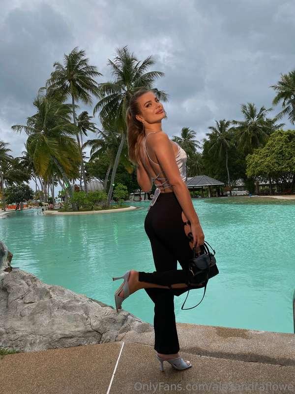 Pоolside glam, because why not?