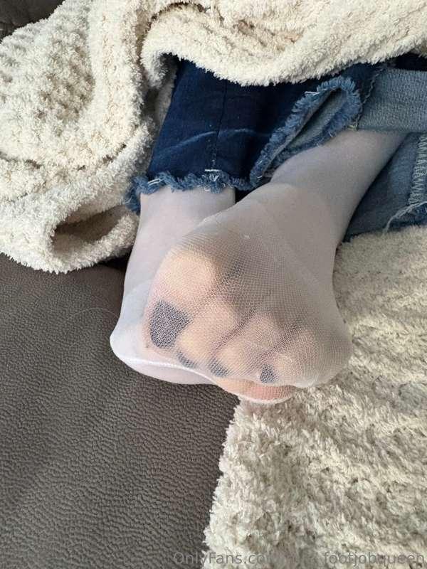 mrs_footjobqueen image #13