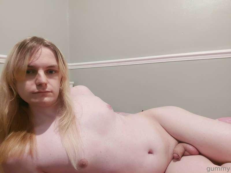 Just pushing it against me is so hot >w<