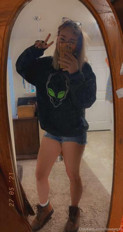 Gonna post some goodies later tonight!
But first, chores! We..
