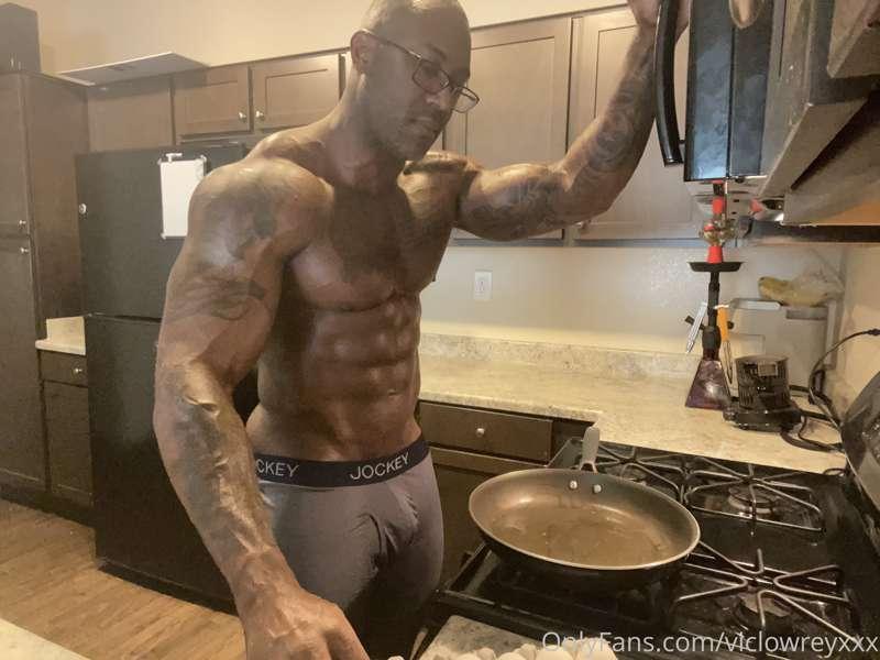 A few pics I took the other day. I was cooking my eggs and d..