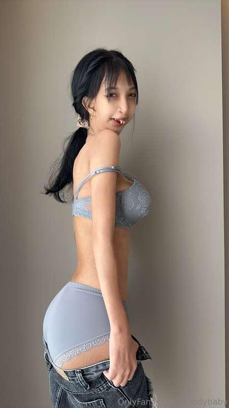 My body’s feeling needy tonight… care to handle it?😈💕
