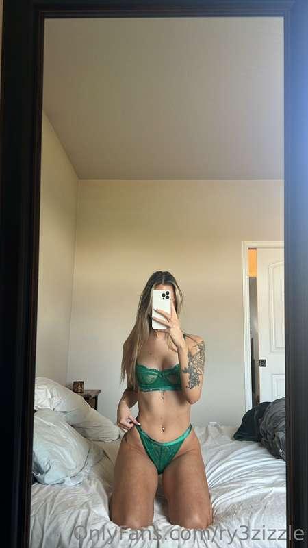 Anyone down for some fun with my ⌛ figure and big tits? 😈💦