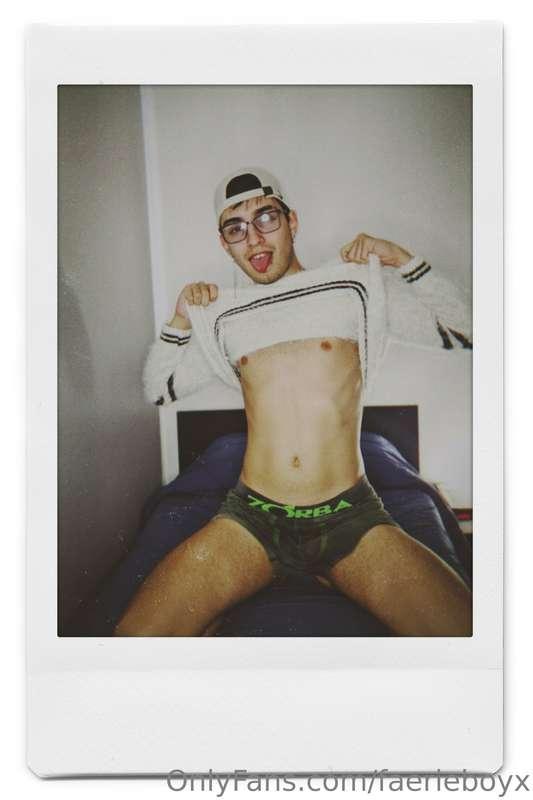 🇬🇧 I am bored, let's chat ;) 🇪🇦 Estoy aburrido, hablemos <3