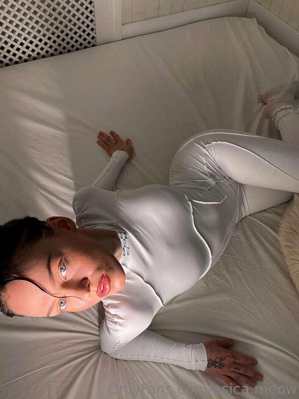 Just a sweet girl who knows what she wants 💗