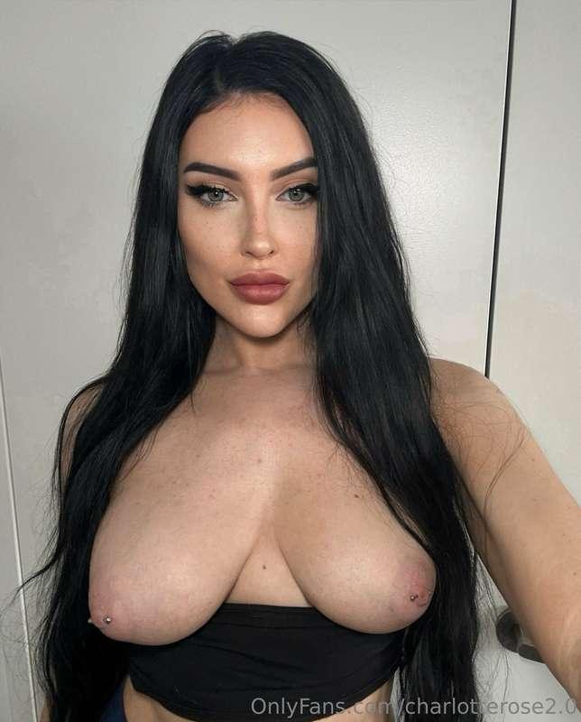 I swear my boob isn’t that much bigger then the other haha 😛
