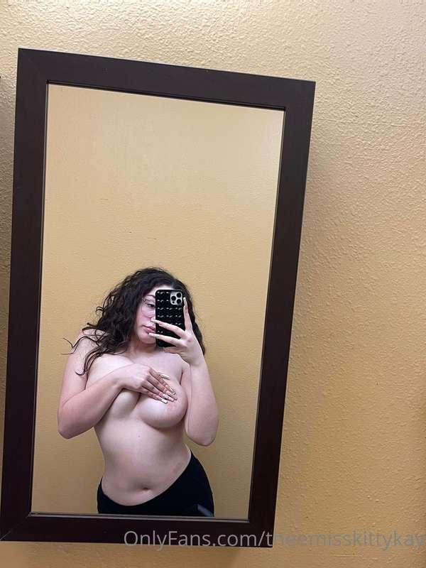 theemisskittykay image #0