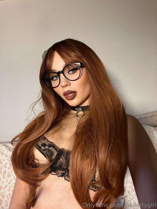 Who said smart girls can’t be naughty? 🤭