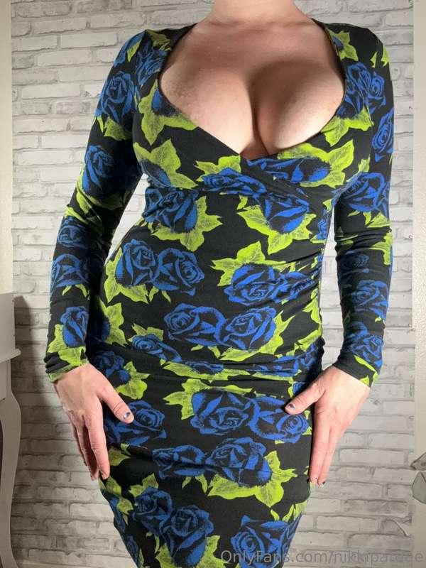 How do you like my dress???? It’s verrrrry low cut…. Somethi..