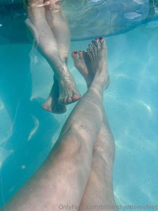 We love a good soak in a mineral pool💙🩵🤍