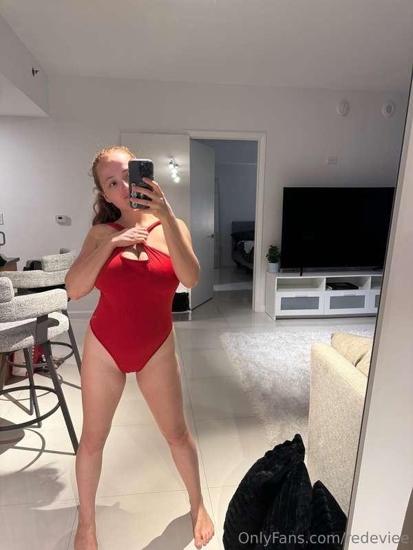 Red is the sexxxiest color you can wear ❤️😈