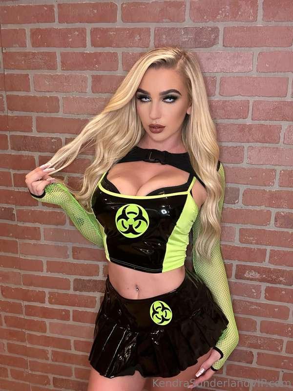 kendrasunderland image #2