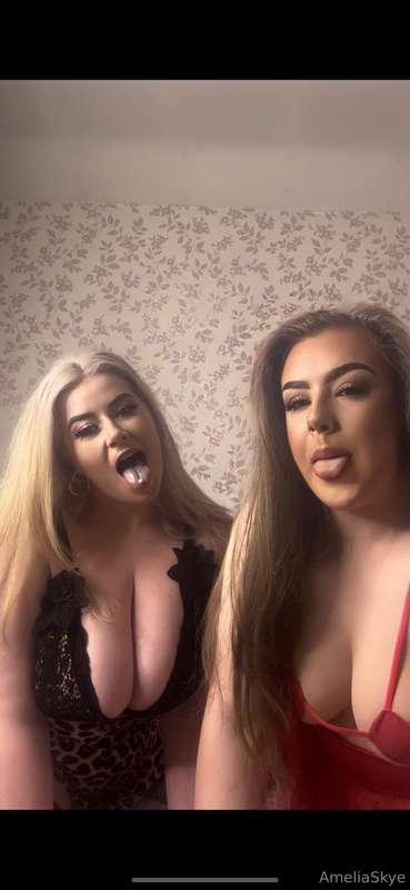 Filming with @ellerm97 again on Tuesday 😈😈 let me know anyth..